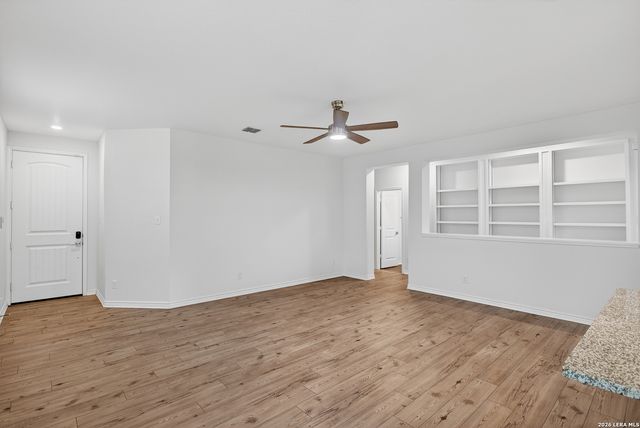 223 W West Granite Shores, Boerne, TX 78006