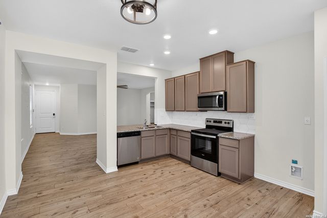 223 W West Granite Shores, Boerne, TX 78006