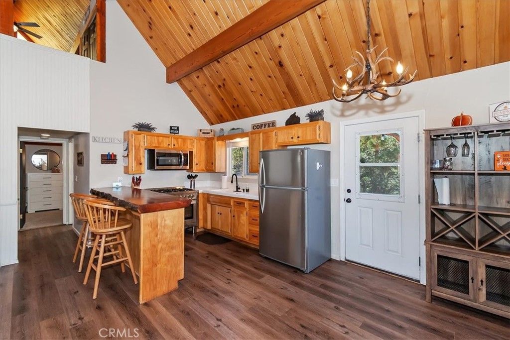 Image 12 of property listing at 642 Villa Grove, Big Bear, CA 92314