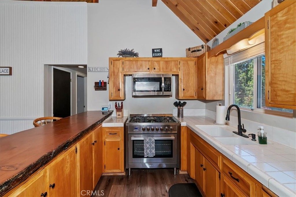 Image 13 of property listing at 642 Villa Grove, Big Bear, CA 92314