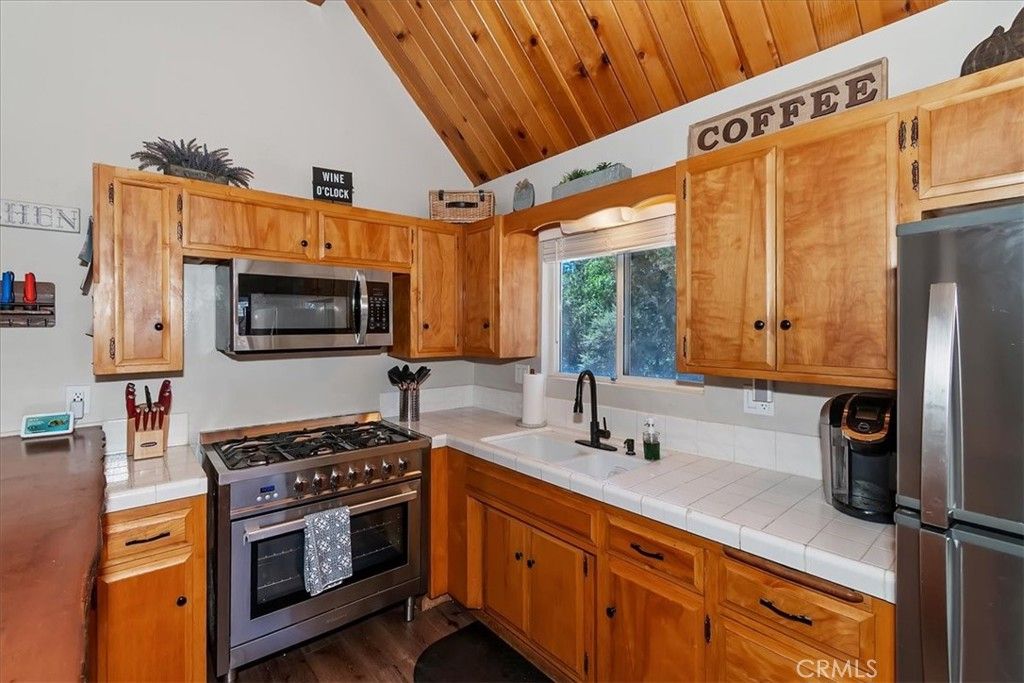 Image 14 of property listing at 642 Villa Grove, Big Bear, CA 92314
