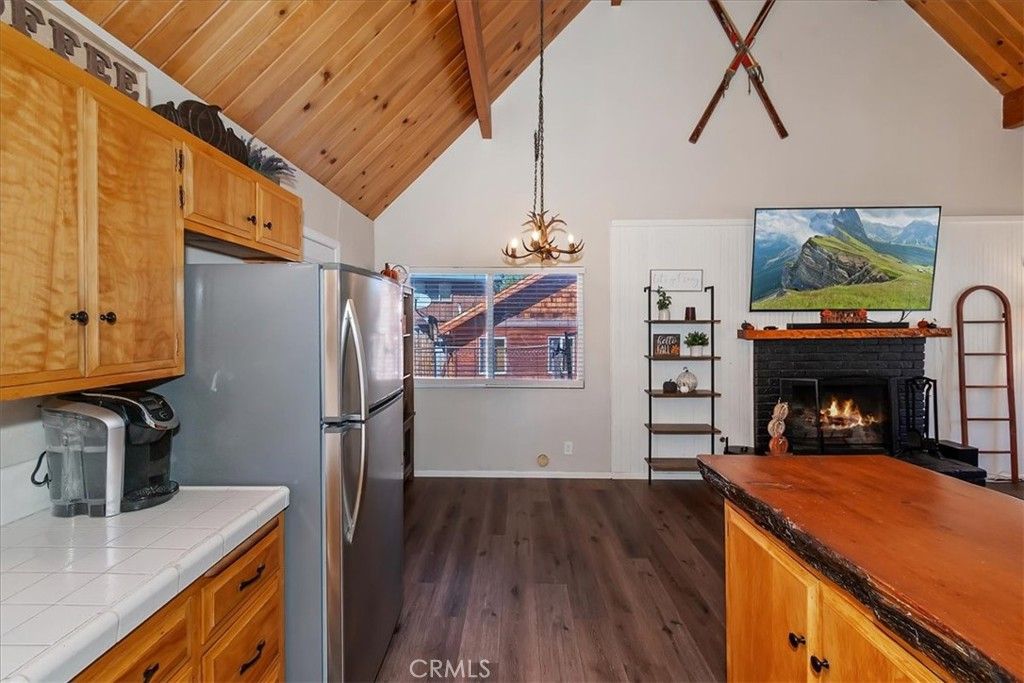 Image 15 of property listing at 642 Villa Grove, Big Bear, CA 92314
