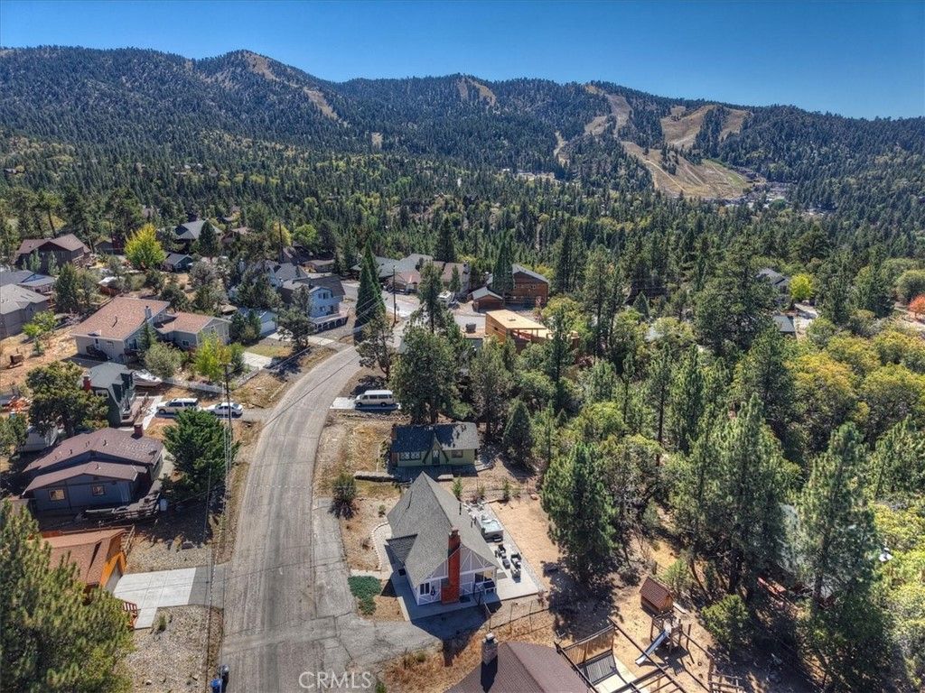 Image 2 of property listing at 642 Villa Grove, Big Bear, CA 92314