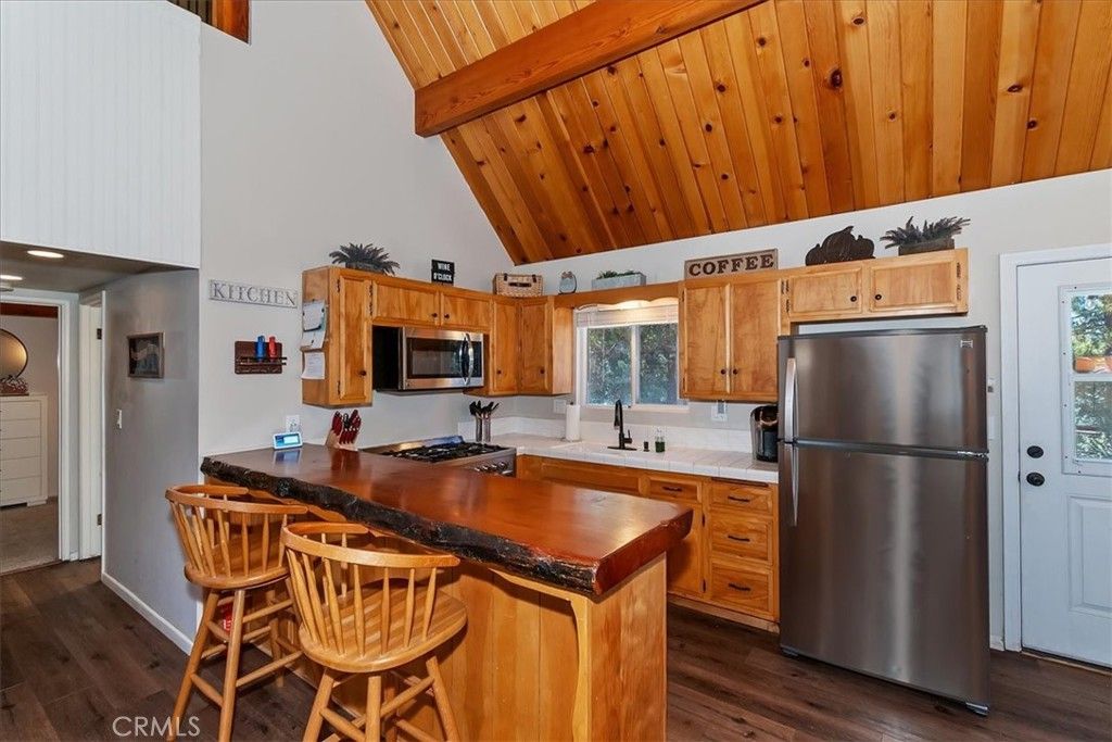 Image 4 of property listing at 642 Villa Grove, Big Bear, CA 92314