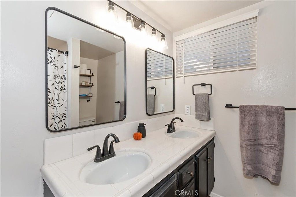 Image 7 of property listing at 642 Villa Grove, Big Bear, CA 92314