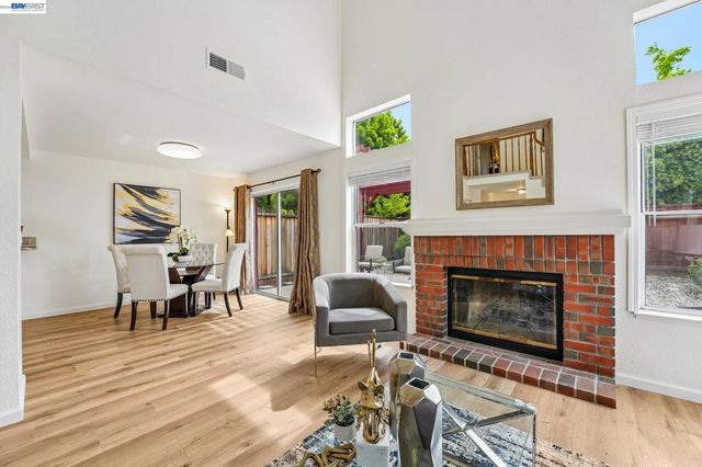 1657 Holly Cir, Pleasanton, CA 94566