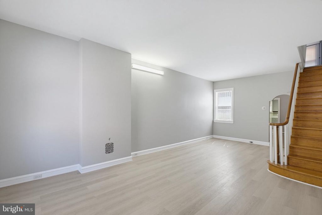 1926 E HAZZARD ST, PHILADELPHIA, PA 19125 — photo 2