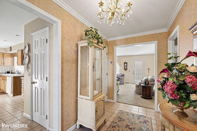 18774 Woods Drive, Clinton Twp, MI 48036