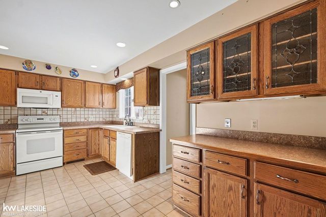 18774 Woods Drive, Clinton Twp, MI 48036