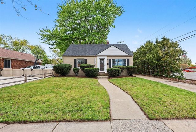 21516 Madison Street, Saint Clair Shores, MI 48081