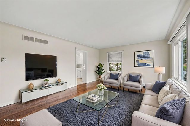 21516 Madison Street, Saint Clair Shores, MI 48081