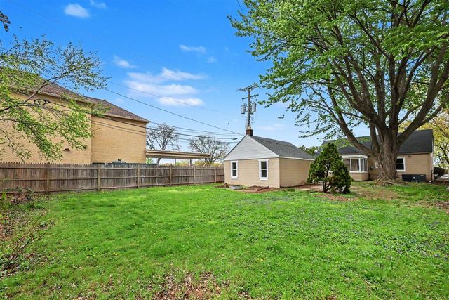 21516 Madison Street, Saint Clair Shores, MI 48081