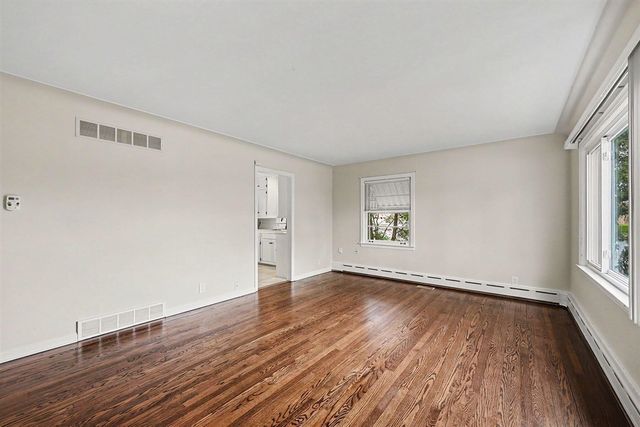 21516 Madison Street, Saint Clair Shores, MI 48081