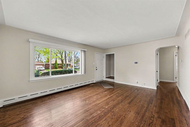 21516 Madison Street, Saint Clair Shores, MI 48081