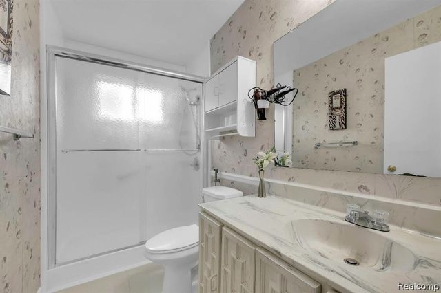 7518 Hazelton Street, Dearborn Heights, MI 48127