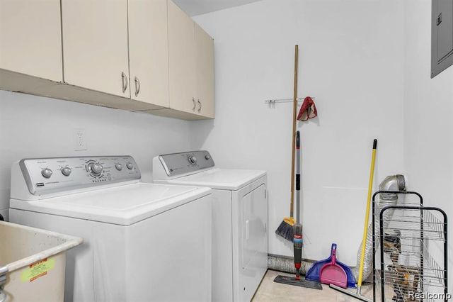 7518 Hazelton Street, Dearborn Heights, MI 48127