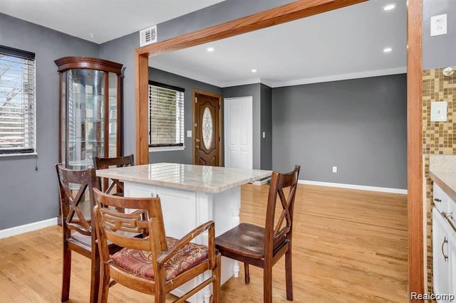 7518 Hazelton Street, Dearborn Heights, MI 48127