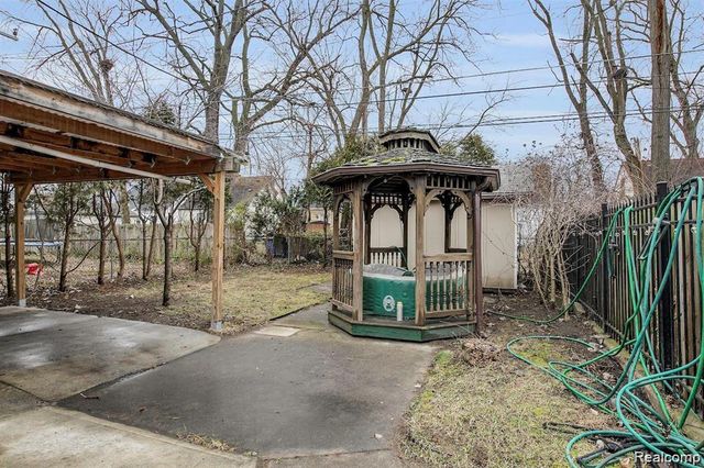 7518 Hazelton Street, Dearborn Heights, MI 48127