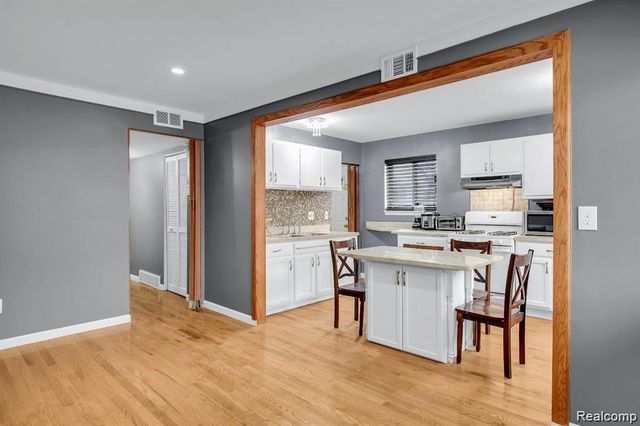 7518 Hazelton Street, Dearborn Heights, MI 48127