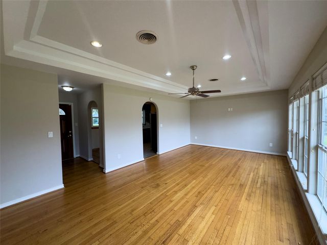 217 Carnation Street, Lake Jackson, TX 77566