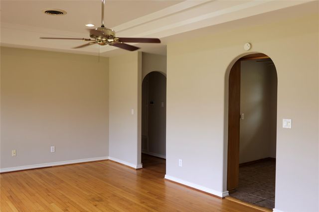 217 Carnation Street, Lake Jackson, TX 77566