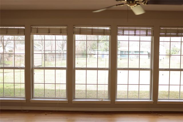 217 Carnation Street, Lake Jackson, TX 77566