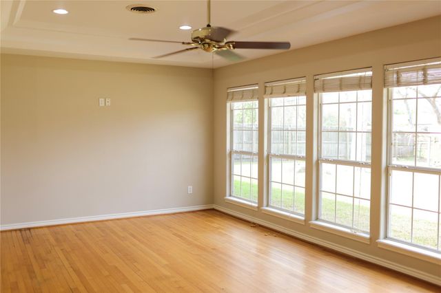 217 Carnation Street, Lake Jackson, TX 77566