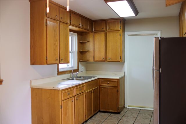 217 Carnation Street, Lake Jackson, TX 77566