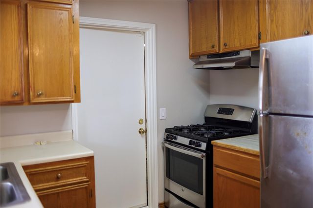 217 Carnation Street, Lake Jackson, TX 77566