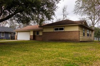 217 Carnation Street, Lake Jackson, TX 77566