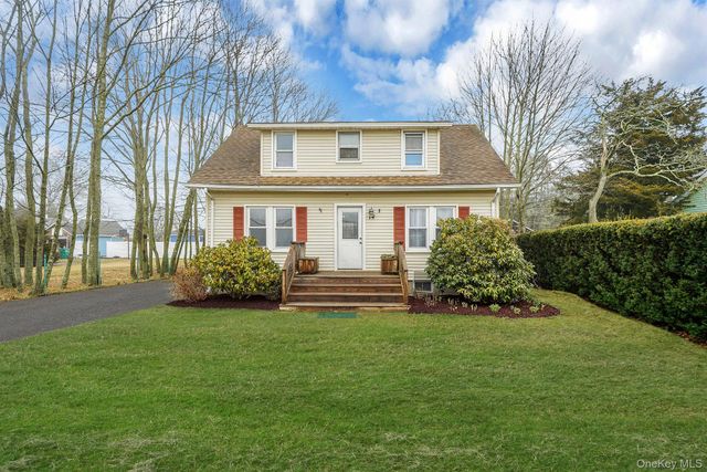 14 Tuttle Avenue, Eastport, NY 11941