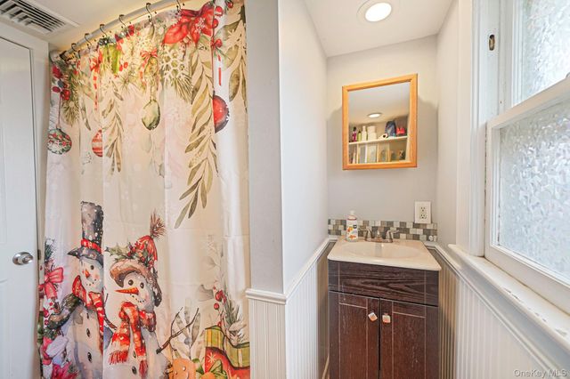 14 Tuttle Avenue, Eastport, NY 11941