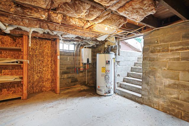 14 Tuttle Avenue, Eastport, NY 11941