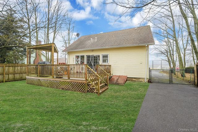 14 Tuttle Avenue, Eastport, NY 11941