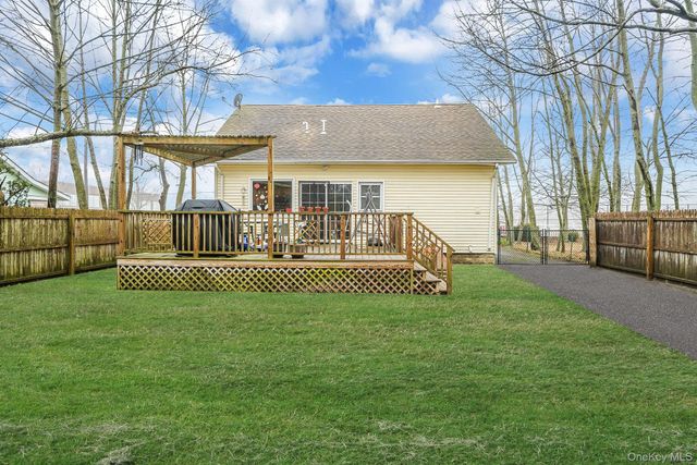 14 Tuttle Avenue, Eastport, NY 11941