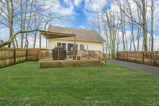 14 Tuttle Avenue, Eastport, NY 11941