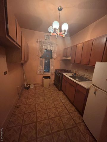 31-14 Crescent Street 7D, Astoria, NY 11106