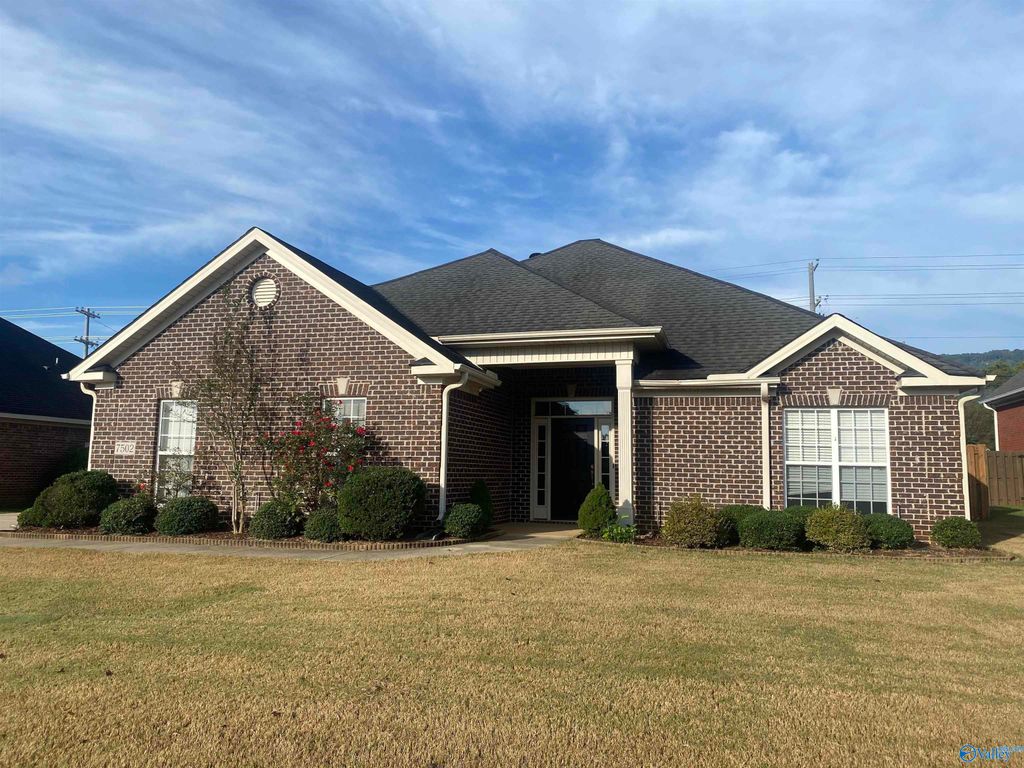 7502 Parktrace Lane, Owens Cross Roads, AL 35763