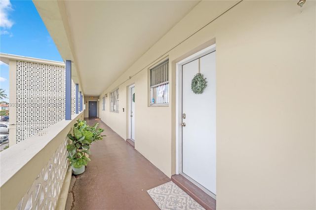 11960 NE 19th Dr 17, North Miami, FL 33181