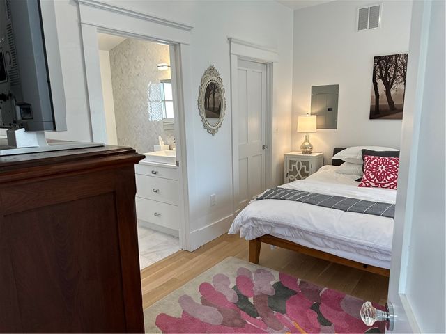 76 Memorial Boulevard Rear, Newport, RI 02840