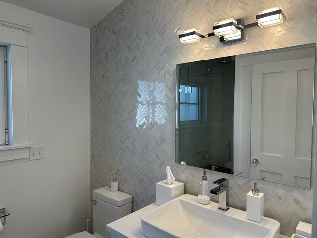 76 Memorial Boulevard Rear, Newport, RI 02840