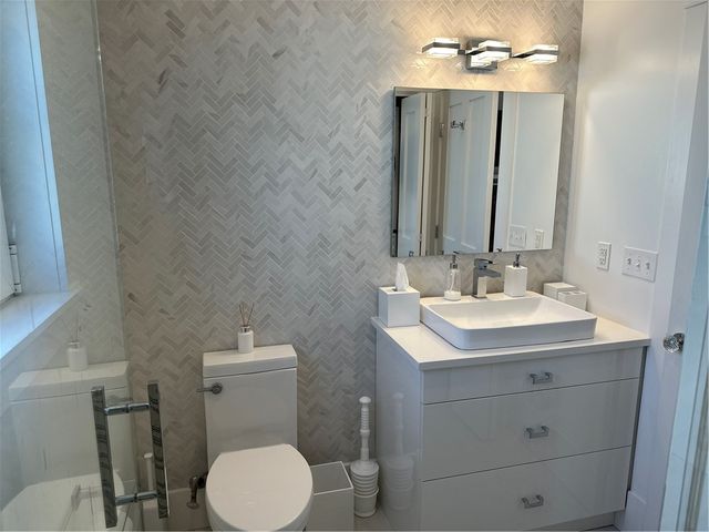 76 Memorial Boulevard Rear, Newport, RI 02840