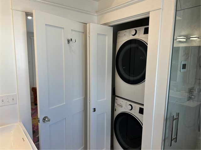 76 Memorial Boulevard Rear, Newport, RI 02840