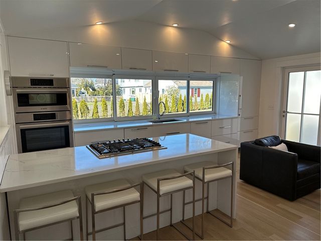 76 Memorial Boulevard Rear, Newport, RI 02840