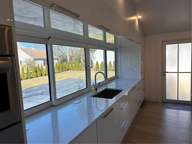 76 Memorial Boulevard Rear, Newport, RI 02840