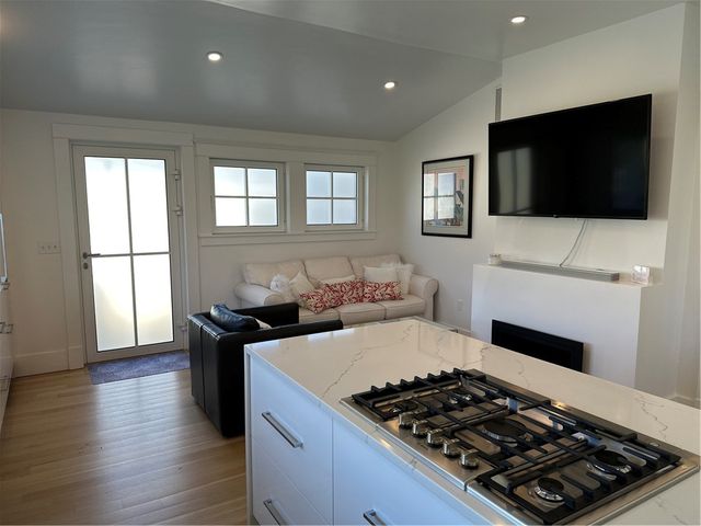 76 Memorial Boulevard Rear, Newport, RI 02840