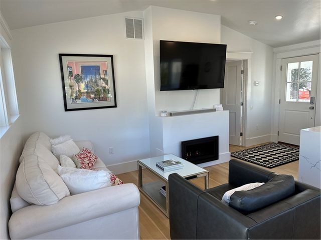 76 Memorial Boulevard Rear, Newport, RI 02840