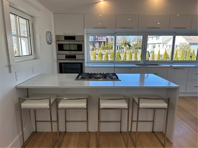 76 Memorial Boulevard Rear, Newport, RI 02840