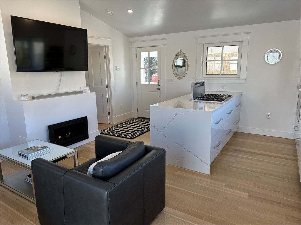 76 Memorial Boulevard Rear, Newport, RI 02840