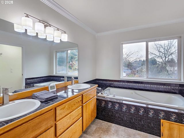 8754 Sw WAKKILA Ter, Beaverton, OR 97007